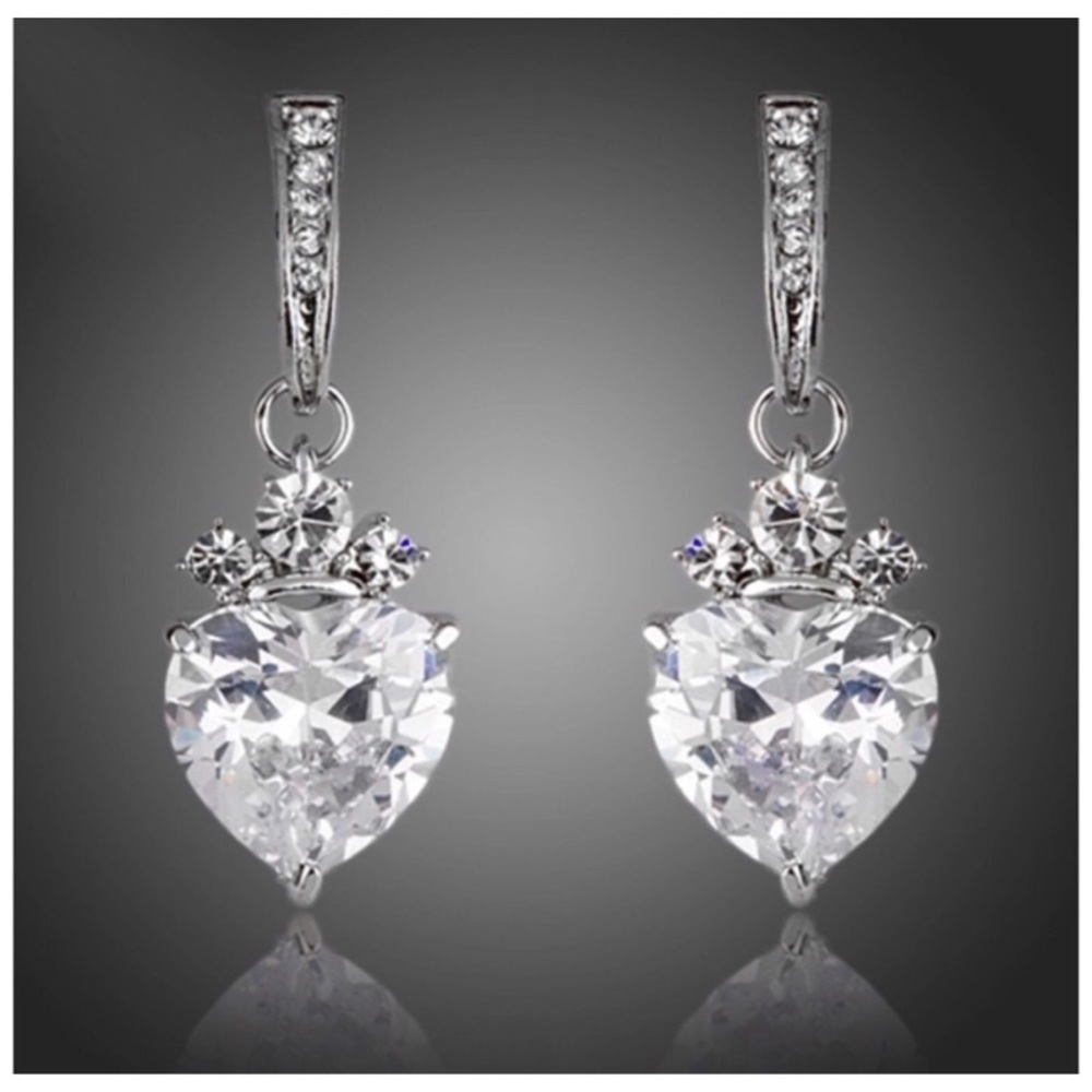 SALE 💙LOVISA EARRINGS WITH SWAROVSKI STONES